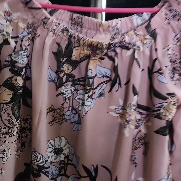 💥FLORAL TOP - Picture 2 of 2